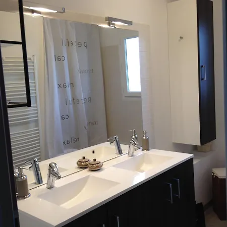 Holiday home Maison Contemporaine Avec Piscine Proche