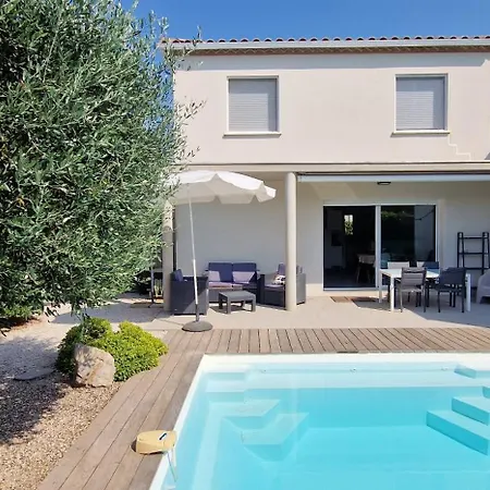 Maison Contemporaine Avec Piscine Proche Holiday home