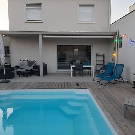 Maison Contemporaine Avec Piscine Proche