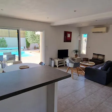 Hébergement de vacances Maison Contemporaine Avec Piscine Proche