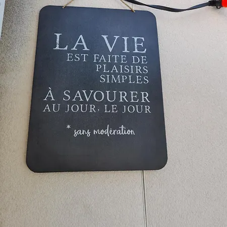 Maison Contemporaine Avec Piscine Proche Nyaraló